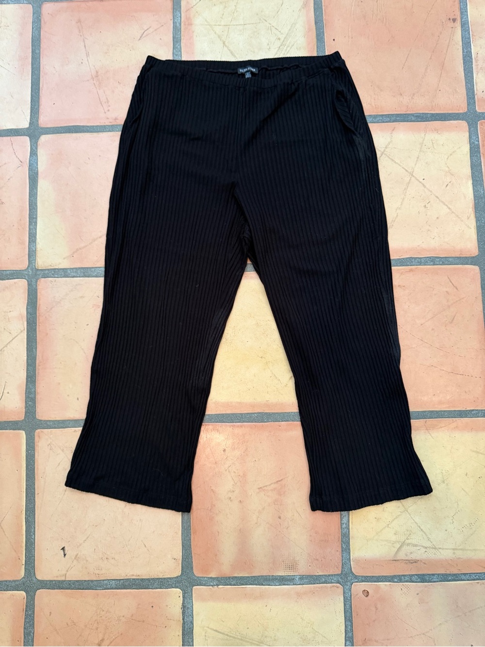 Eileen Fisher Black Ribbed Cropped Pull-On Pants
